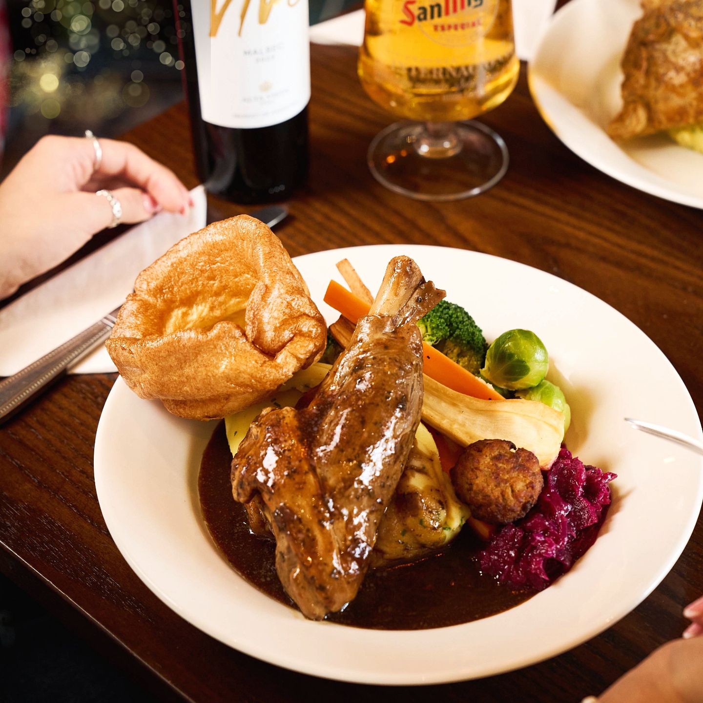 Christmas Day 2025 Lunch, Dinner & Dining at The Kingsbridge in Bourton on the Water